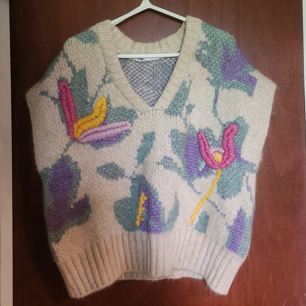 Zara Cream and Purple V-Neck Sweater